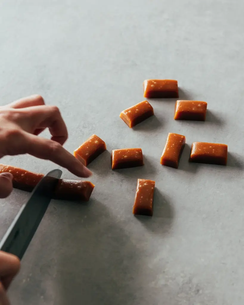 【新商品】ミルクティー味のお菓子ブランド「tea with milk」より“生”食感の〈プレミアム ミルクティーキャラメル〉誕生。fragolaとコラボ、渋谷駅直結で2週間先行販売 画像 3