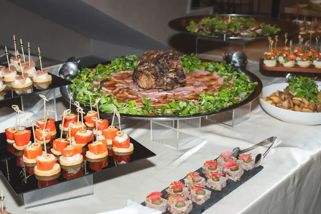 テイクアンドギヴ・ニーズのオートクチュールデザインがプロデュース『さよならプロポーズ via スペイン』参加カップルの結婚式づくりを大公開 画像 6