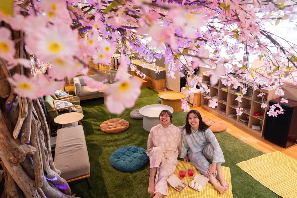 花粉を気にせず楽しむ室内お花見　おふろcafe utataneの桜cafe