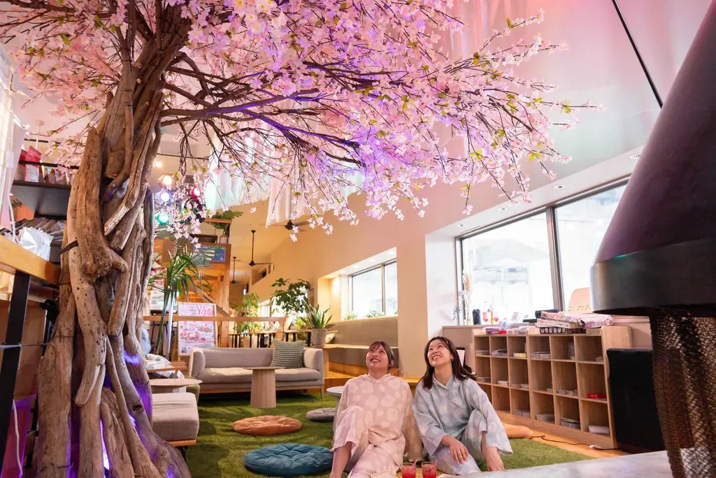 おふろcafe utataneで、花粉症の人も楽しめるインドアお花見がスタート！　埼玉県の人気いちご「あまりん」を使ったピクニックセットや限定メニューの提供も。 画像 3