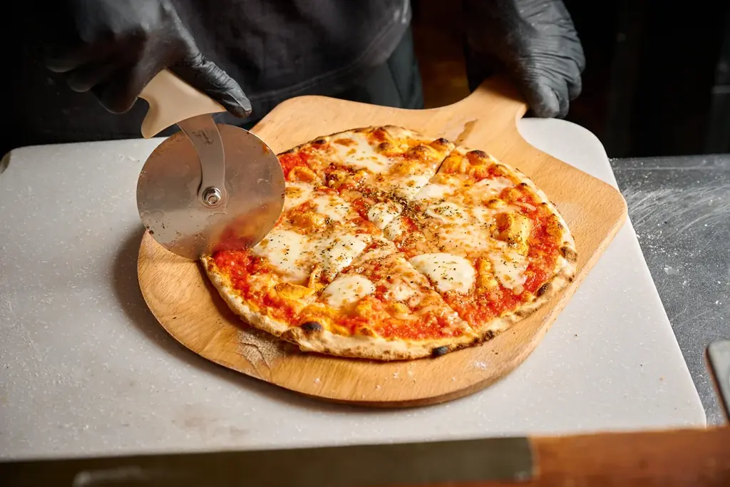 店内に満開の桜！イタリアンバル『CONA』にて『お花見バル-2026-』を開催。あまおう苺の升プリンや桜スパークリングなど、天候を気にせず『苺と桜』を堪能する新作5品が登場！ 画像 12