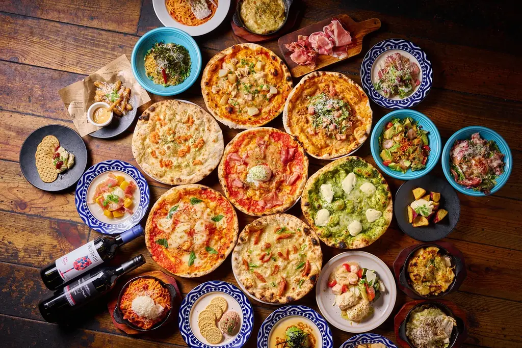 店内に満開の桜！イタリアンバル『CONA』にて『お花見バル-2026-』を開催。あまおう苺の升プリンや桜スパークリングなど、天候を気にせず『苺と桜』を堪能する新作5品が登場！ 画像 2