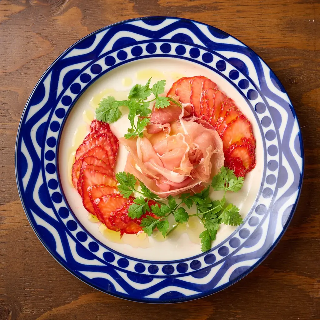 店内に満開の桜！イタリアンバル『CONA』にて『お花見バル-2026-』を開催。あまおう苺の升プリンや桜スパークリングなど、天候を気にせず『苺と桜』を堪能する新作5品が登場！ 画像 4