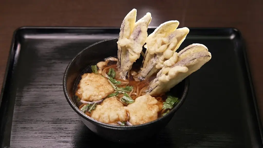 【ＢＳ日テレ】滋賀・大津で見つけた三世代が紡ぐおふくろの味！　５０年間愛され続ける「中村食堂」の名物鍋焼きには意外な食材が！　ドランク塚地「はぁ〜！ほんま優しい味です」 画像 2