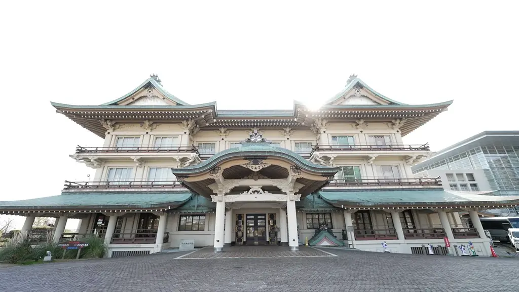 【ＢＳ日テレ】滋賀・大津で見つけた三世代が紡ぐおふくろの味！　５０年間愛され続ける「中村食堂」の名物鍋焼きには意外な食材が！　ドランク塚地「はぁ〜！ほんま優しい味です」 画像 5