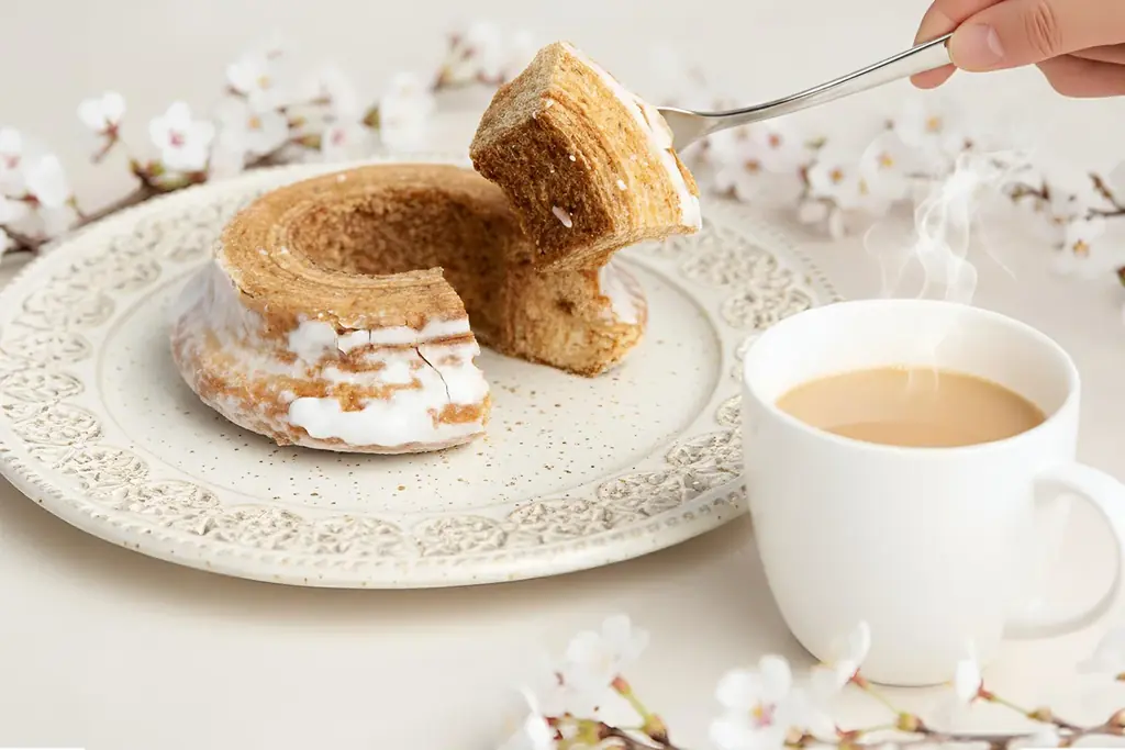 【春限定】アルプスの“山脈バウム”が桜の樹に。外サクッ中もちの絶品グルテンフリー「桜の樹ブレヴァン」2/28登場 画像 12