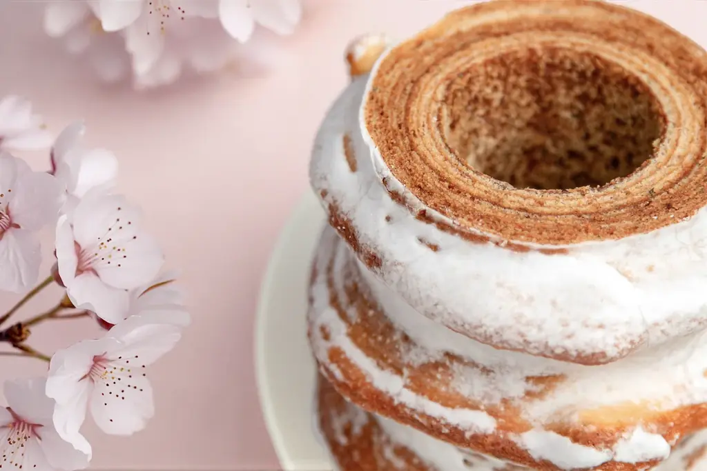【春限定】アルプスの“山脈バウム”が桜の樹に。外サクッ中もちの絶品グルテンフリー「桜の樹ブレヴァン」2/28登場 画像 7