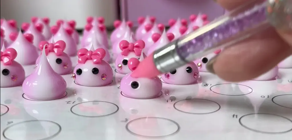 アニメほっぺちゃんの商品化。山梨県の人気ワイナリー6社が参戦、平成レトロエモ可愛いスタンプ帳とともに巡る 画像 4