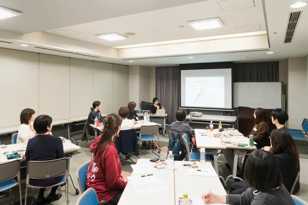 金融機関で働く女性がキャリアについて考える自主交流会「アフタヌーン・井戸端ダイアログ＠広島」を2月21日に開催。8金融機関から13名が参加し、キャリアデザインについて対話。 画像 3