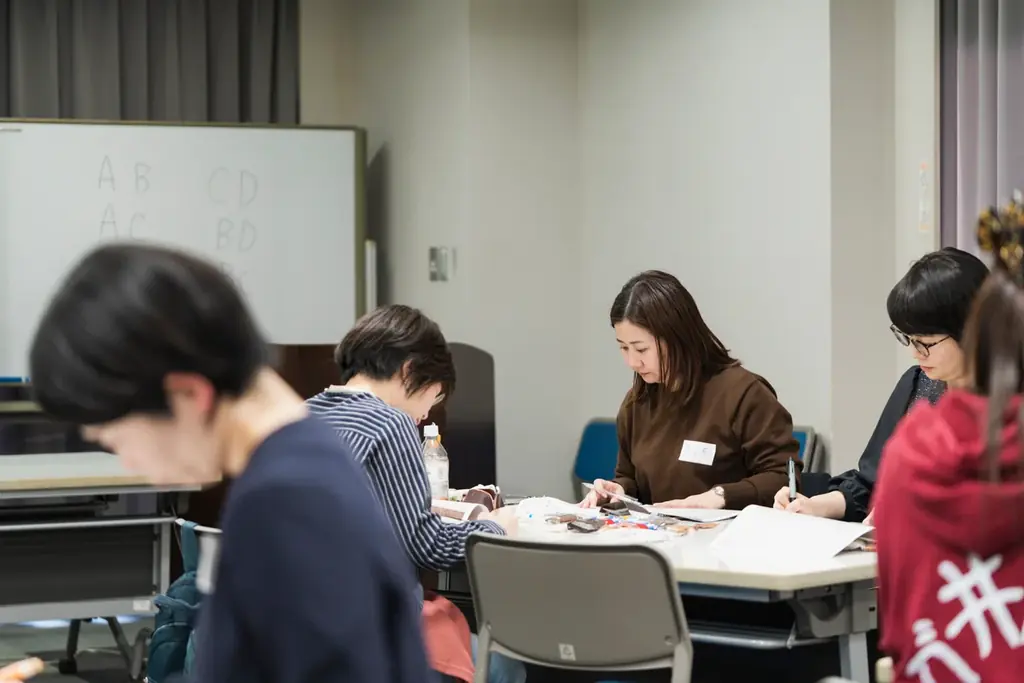 金融機関で働く女性がキャリアについて考える自主交流会「アフタヌーン・井戸端ダイアログ＠広島」を2月21日に開催。8金融機関から13名が参加し、キャリアデザインについて対話。 画像 4