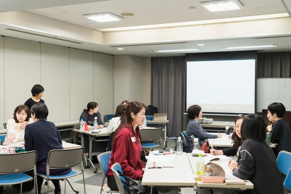 金融機関で働く女性がキャリアについて考える自主交流会「アフタヌーン・井戸端ダイアログ＠広島」を2月21日に開催。8金融機関から13名が参加し、キャリアデザインについて対話。 画像 5