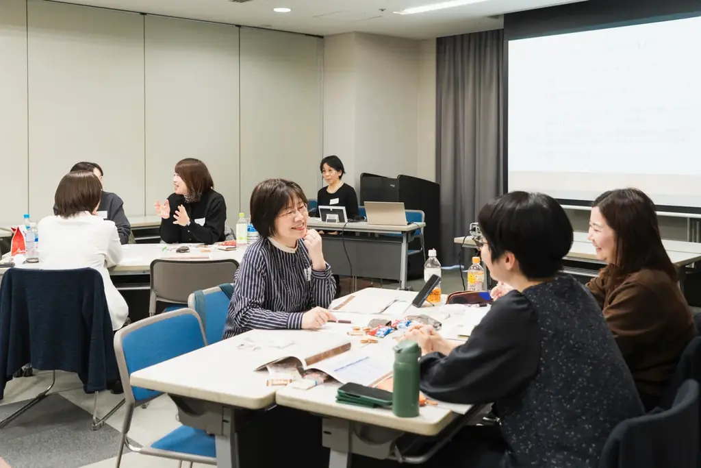 金融機関で働く女性がキャリアについて考える自主交流会「アフタヌーン・井戸端ダイアログ＠広島」を2月21日に開催。8金融機関から13名が参加し、キャリアデザインについて対話。 画像 8