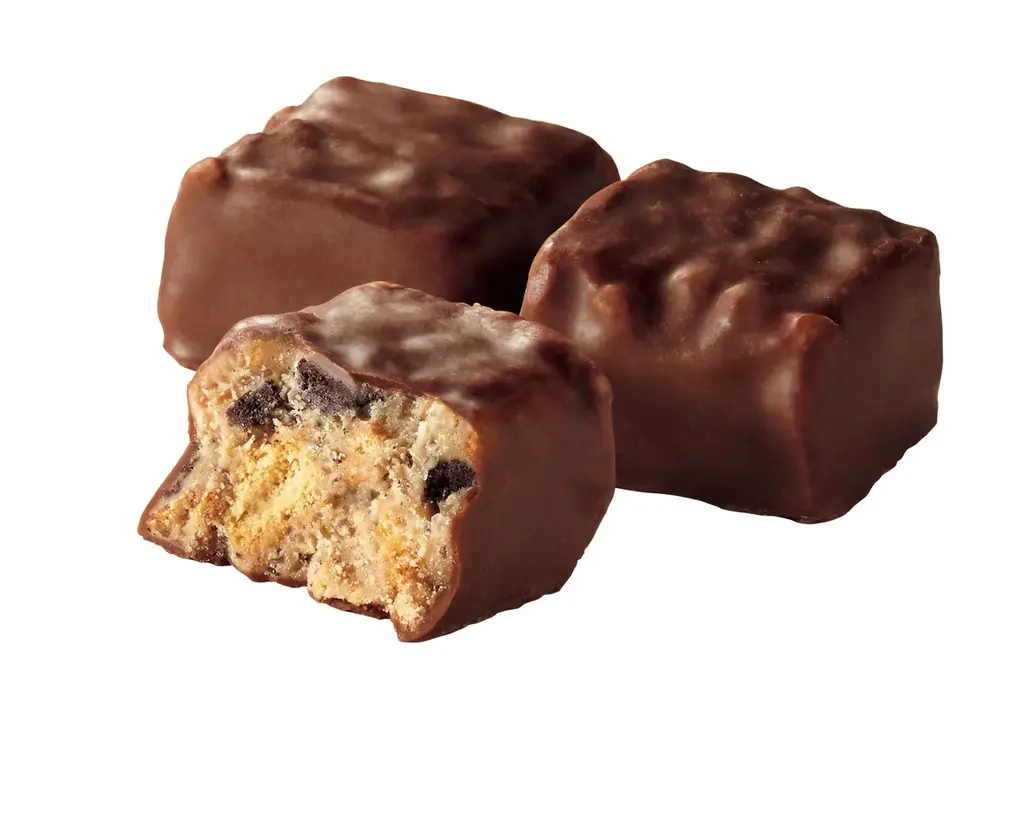 衝撃ザクザク食感！大人気「ブラックサンダー」コラボフェアを3月3日（火）から開催！シリーズ史上最多の11種類を発売！～ご当地サンダーがファミマの人気商品に大変身！？～ 画像 15