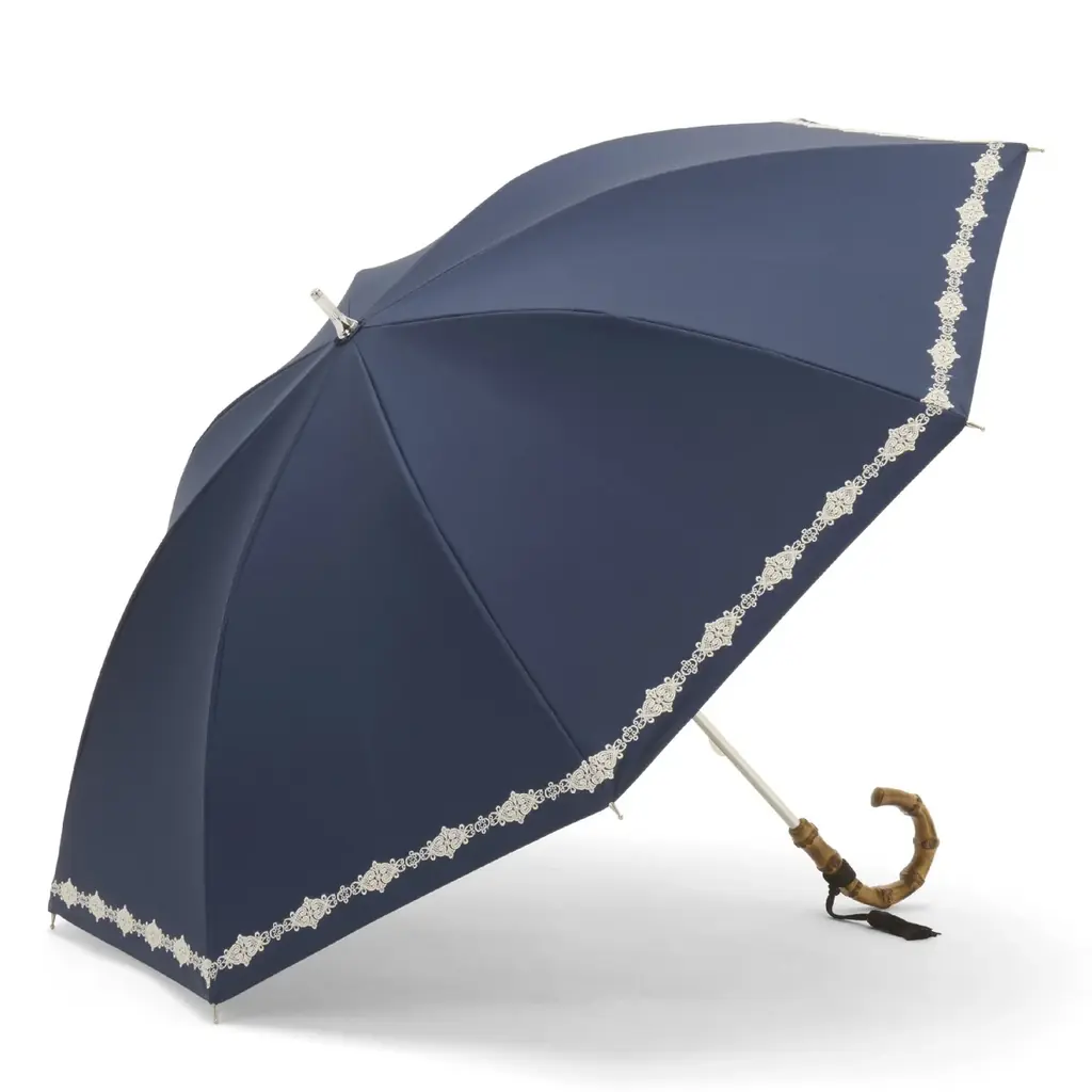 【2026年新作アイテム】トンボ洋傘前原光榮商店が東レサマーシールドに高級刺繍を施した全天候型（オールウェザー）の晴雨兼用・一級遮光傘を3月2日に発売。携えるだけで夏の装いをクラスアップします。 画像 17