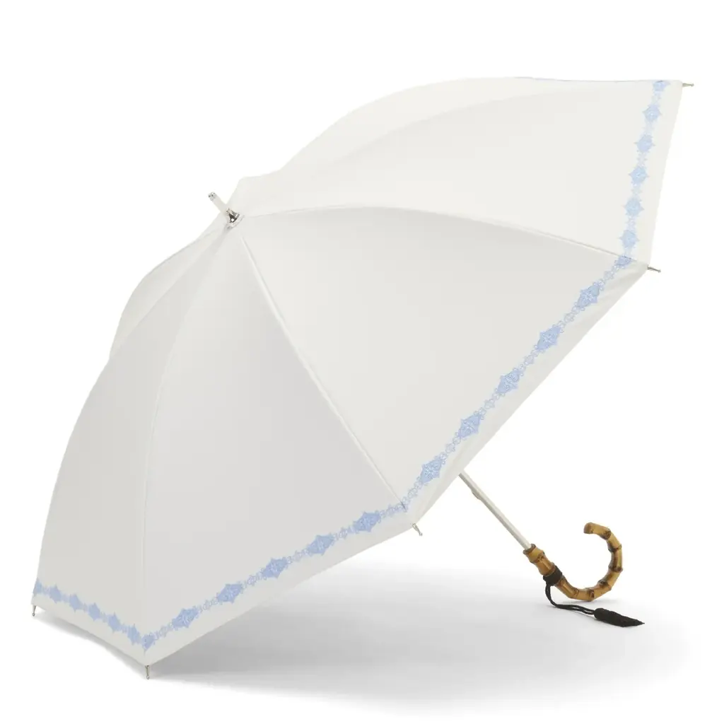 【2026年新作アイテム】トンボ洋傘前原光榮商店が東レサマーシールドに高級刺繍を施した全天候型（オールウェザー）の晴雨兼用・一級遮光傘を3月2日に発売。携えるだけで夏の装いをクラスアップします。 画像 18