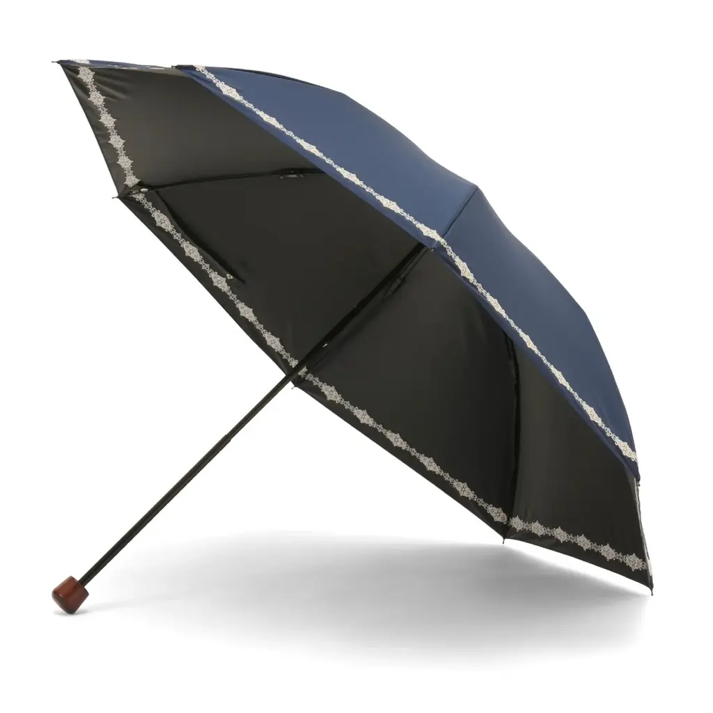 【2026年新作アイテム】トンボ洋傘前原光榮商店が東レサマーシールドに高級刺繍を施した全天候型（オールウェザー）の晴雨兼用・一級遮光傘を3月2日に発売。携えるだけで夏の装いをクラスアップします。 画像 20