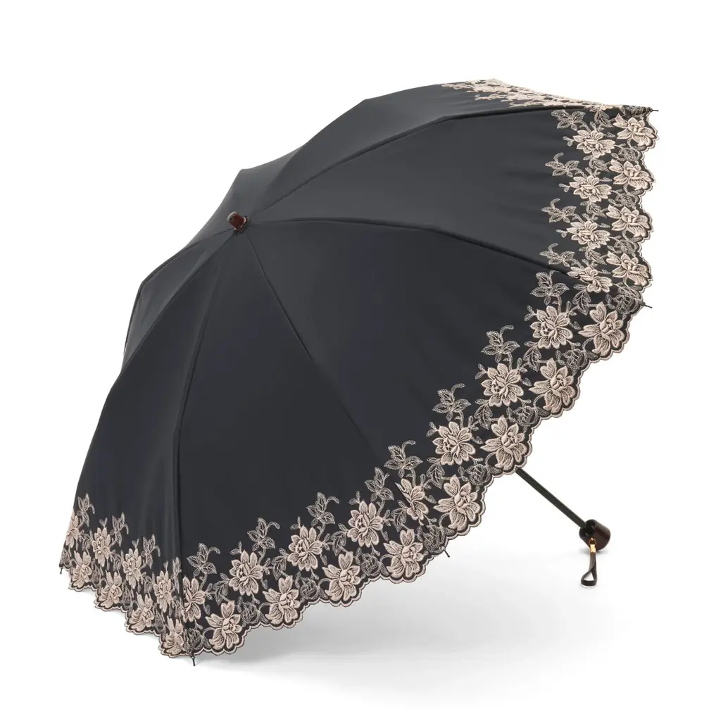 【2026年新作アイテム】トンボ洋傘前原光榮商店が東レサマーシールドに高級刺繍を施した全天候型（オールウェザー）の晴雨兼用・一級遮光傘を3月2日に発売。携えるだけで夏の装いをクラスアップします。 画像 6