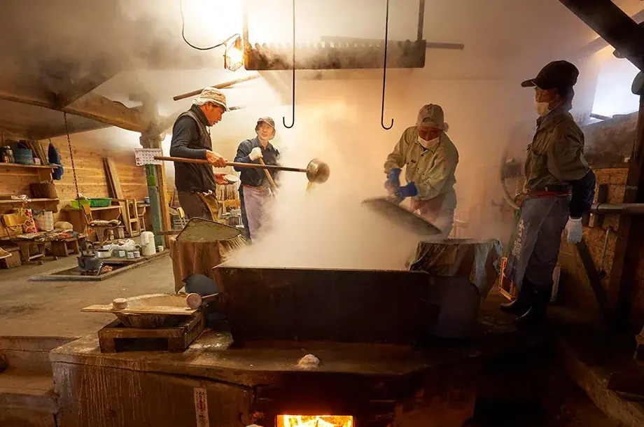 伝統産業消滅の危機！二百年の職人技で作る「クラフト黒糖」を使った日本橋三越本店限定グルメが登場！約50ブランドから未来に残したい手仕事の味をお届け。 画像 5