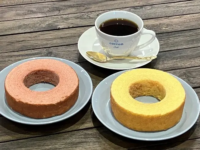 綿半から“しっとり”を味わう白と赤のバウムクーヘンが新登場 画像 2