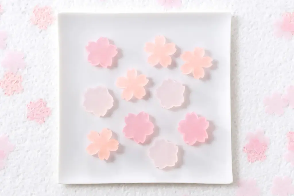 京都の老舗・金平糖専門店「緑寿庵清水」と「鶴屋吉信」桜の季節の新作コラボレーションを、2026年2月28日(土)より限定発売いたします。 画像 7