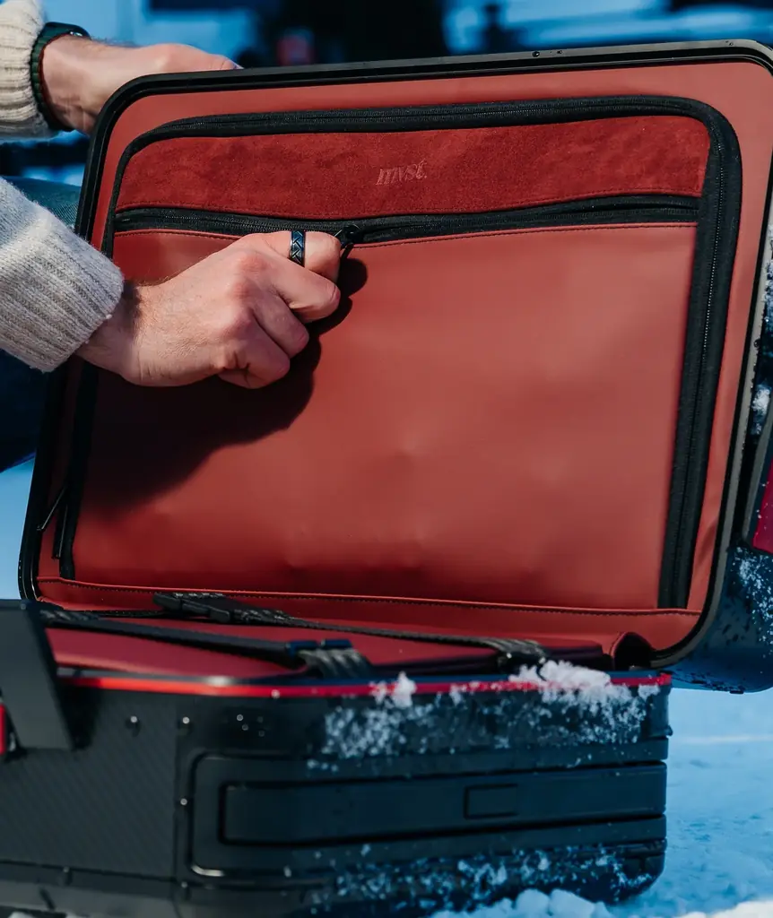 出張移動のストレスは、素材と構造で減らせる。ハイエンド・ビジネスに向けたカーボンファイバーラゲージMVST「Carbon S 2.0 / Carbon X 2.0」 画像 10