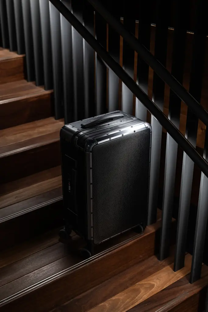 出張移動のストレスは、素材と構造で減らせる。ハイエンド・ビジネスに向けたカーボンファイバーラゲージMVST「Carbon S 2.0 / Carbon X 2.0」 画像 3