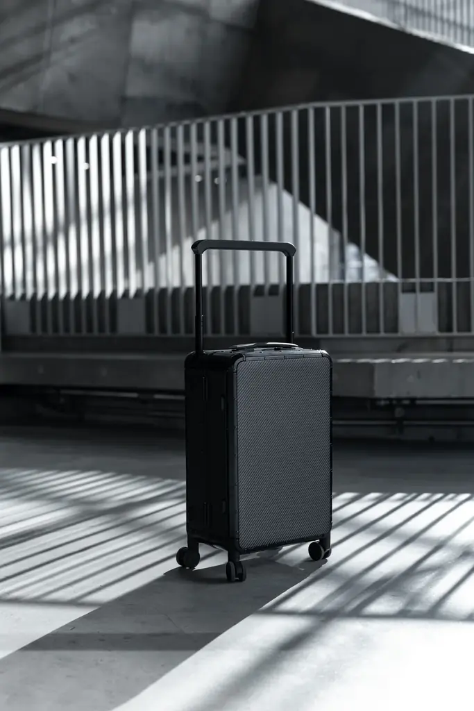 出張移動のストレスは、素材と構造で減らせる。ハイエンド・ビジネスに向けたカーボンファイバーラゲージMVST「Carbon S 2.0 / Carbon X 2.0」 画像 4