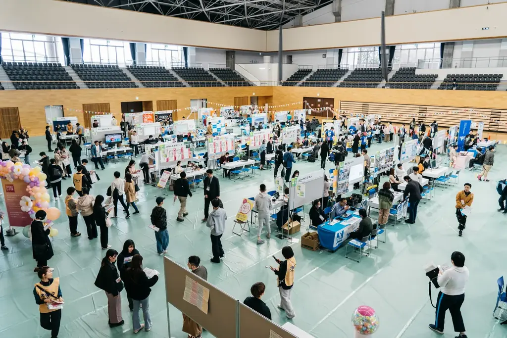 滋賀のJR主要13駅をポスタージャック！「Mumei」さんをメインビジュアルに起用した『WORKしが博』が、3月18日(米原)・23日(草津)に開催。 画像 6