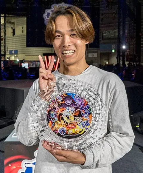 トレカキャンプがフカセカブ選手とスポンサー契約を締結