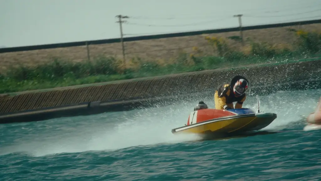 新米教官”マチダ”が見せた手本は、まさかの・・・？ ボートレース2026年CMシリーズ『ゼロからプロへ マチダ教官物語』 第3話「マチダ教官の見本」篇 画像 5