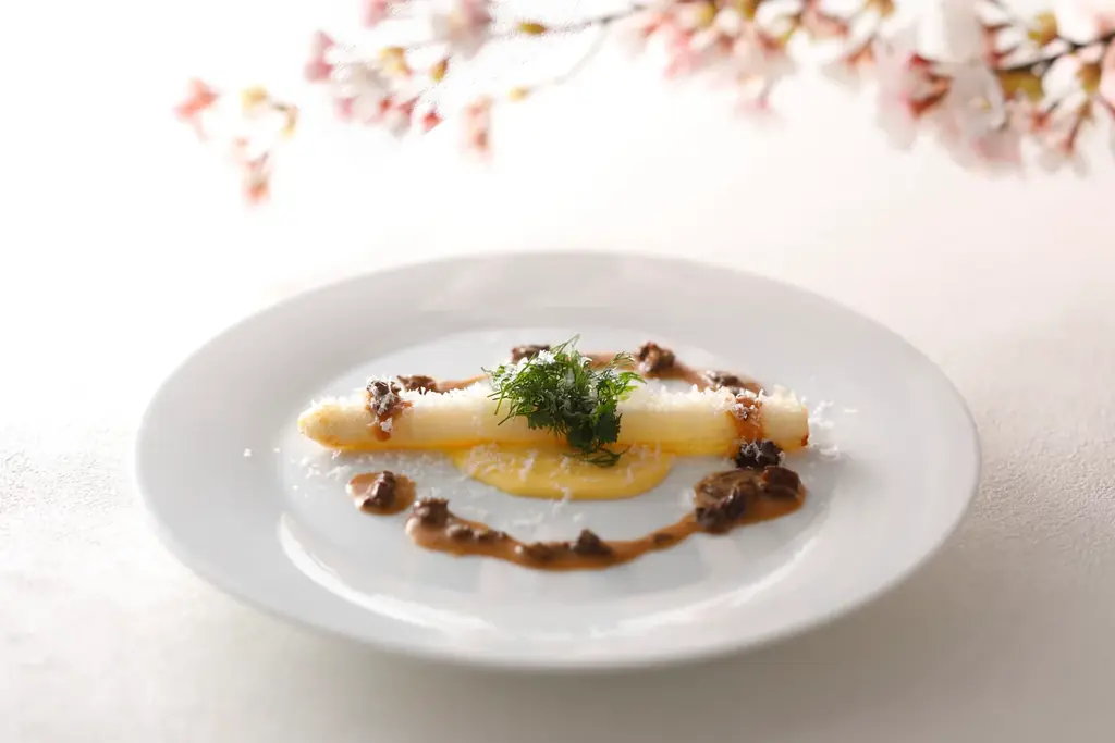 地上144mで堪能！春を告ぐ、ホワイトアスパラと桜海老。 画像 1