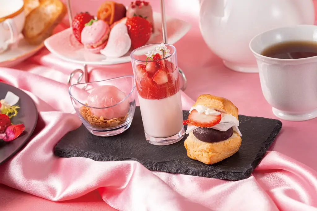 【舞浜ビューホテル by HULIC】いちごと桜がふんわりと春を彩る「いちごアフタヌーンティー」が登場。 画像 3