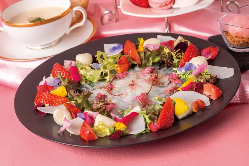 【舞浜ビューホテル by HULIC】いちごと桜がふんわりと春を彩る「いちごアフタヌーンティー」が登場。 画像 4