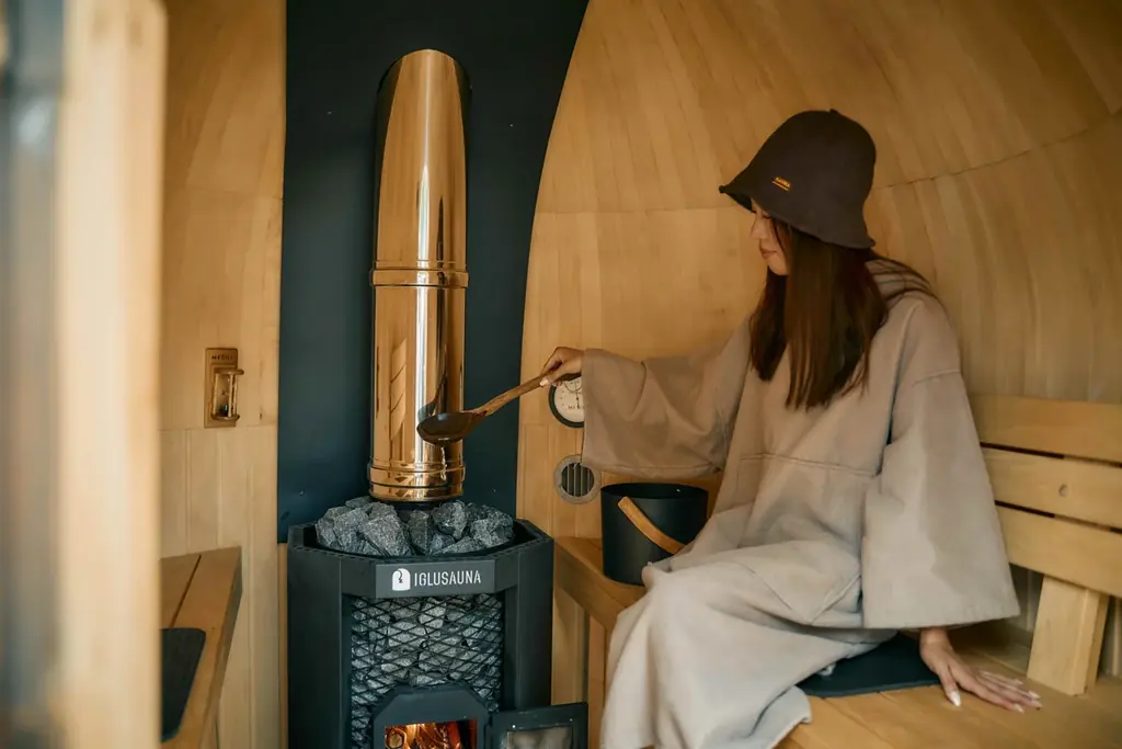 春の桜の下でアウトドアサウナと清流を楽しむサウナイベント。COMORIVERで「お花見サウナフェス2026」を開催。 画像 5