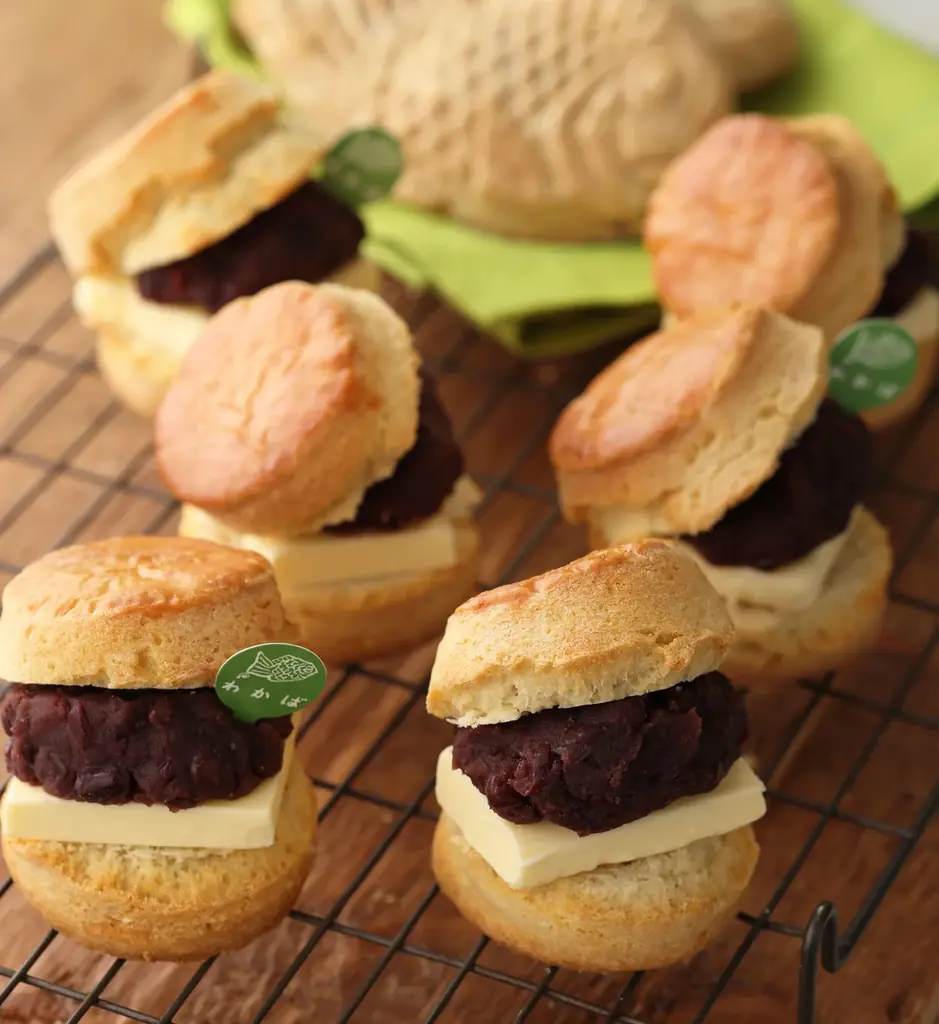 【BAKERS gonna BAKE】東京たい焼き御三家のひとつ「たいやき わかば」 とコラボレーション！桜がふんわりお花見スコーンサンドなど新作を発売 画像 5