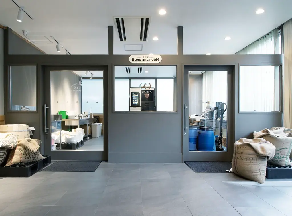 甘ずっぱく、とろり。つぶつぶ苺クリームとフレッシュな苺を合わせた春の味わい。『苺のホットケーキ～まろやか苺ミルククリーム～』が、『珈琲館』で3月5日（木）より新発売！ 画像 3