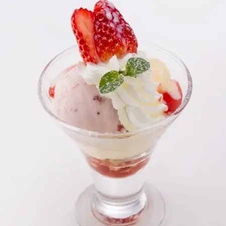 食後のデザートにちょうどいいサイズ感＆お値段♪旬のいちごを使ったスイーツが全品290円（税込319円）で登場！ 画像 2