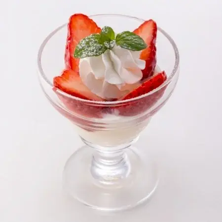 食後のデザートにちょうどいいサイズ感＆お値段♪旬のいちごを使ったスイーツが全品290円（税込319円）で登場！ 画像 4