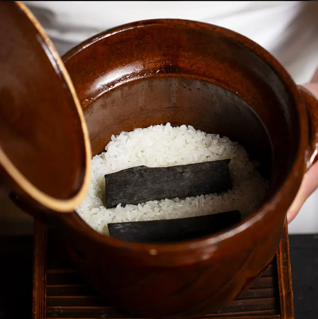 【2/16リニューアルオープン】錦糸町『錦糸町炭火成る』が“定額16,000円”の江戸前割烹へリニューアル！豊洲直送の炭火焼魚と土鍋飯、日本酒まで全て込みの新業態 「定額制割烹」へ。 画像 6