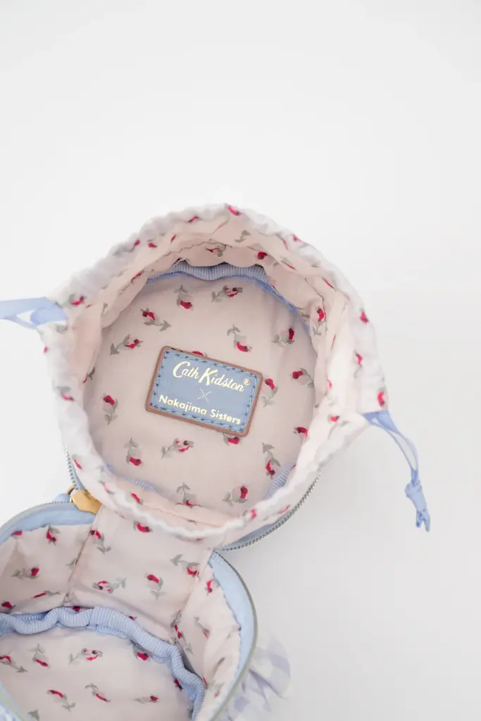 【Cath Kidston】テーマパーク好きインフルエンサー 中島姉妹とコラボレート。特別なアートのトランク風ポーチなど3月13日（金）発売！ 画像 18