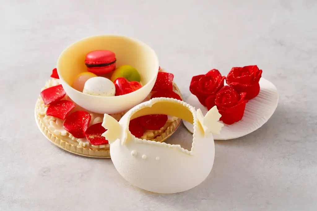 セルリアンタワー東急ホテルが贈る、深紅のバラに「愛情」を込めた10個限定の特別なスイートボックスが登場！ 画像 3