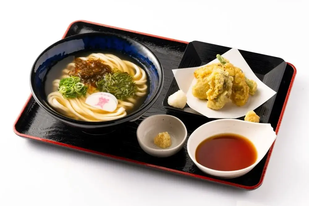 資さんうどん『春の牡蠣＆つるねば祭』開催！牡蠣の天ぷらを盛り合わせに。待望の“もずくうどん”が「もずく・めかぶうどん」になって登場！【3/5（木）スタート】 画像 3