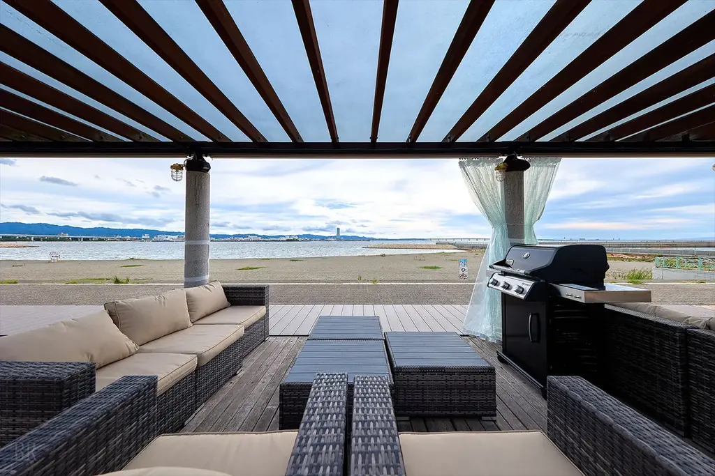 【4月4日限定】“万博級”約10,000発の大規模花火を海辺で満喫。大阪・貝塚市「うみテラス二色の浜」が宿泊・日帰りBBQの特別プランを販売開始 画像 13