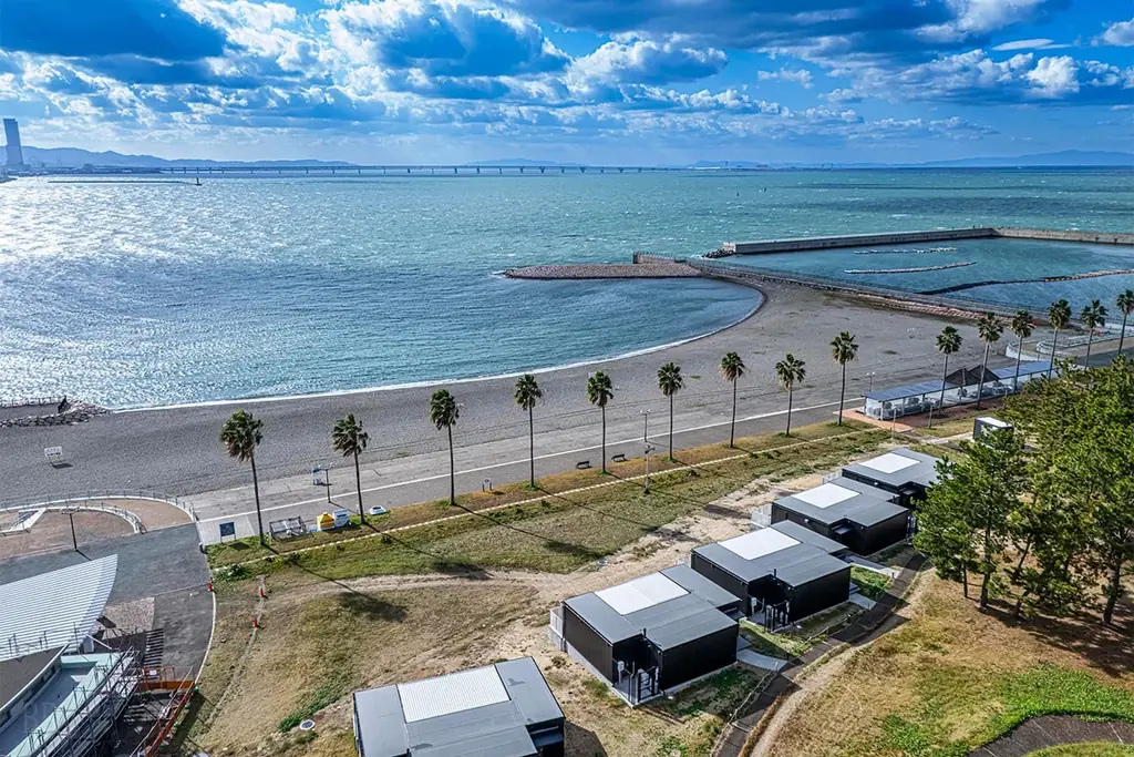 【4月4日限定】“万博級”約10,000発の大規模花火を海辺で満喫。大阪・貝塚市「うみテラス二色の浜」が宿泊・日帰りBBQの特別プランを販売開始 画像 3