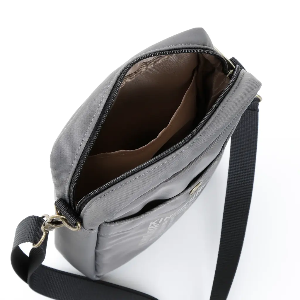 【紀ノ国屋】身軽にお出かけ。機能性とデザイン性を兼ね備えた「ショルダーポーチ」3月4日よりオンライン先行販売開始! 画像 4