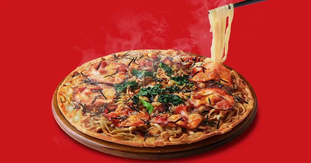 【吉村家×ピザハットコラボ】「家系総本山 吉村家監修 横浜家系ラーメンピザ」が期間限定でついに発売開始！ 画像 2