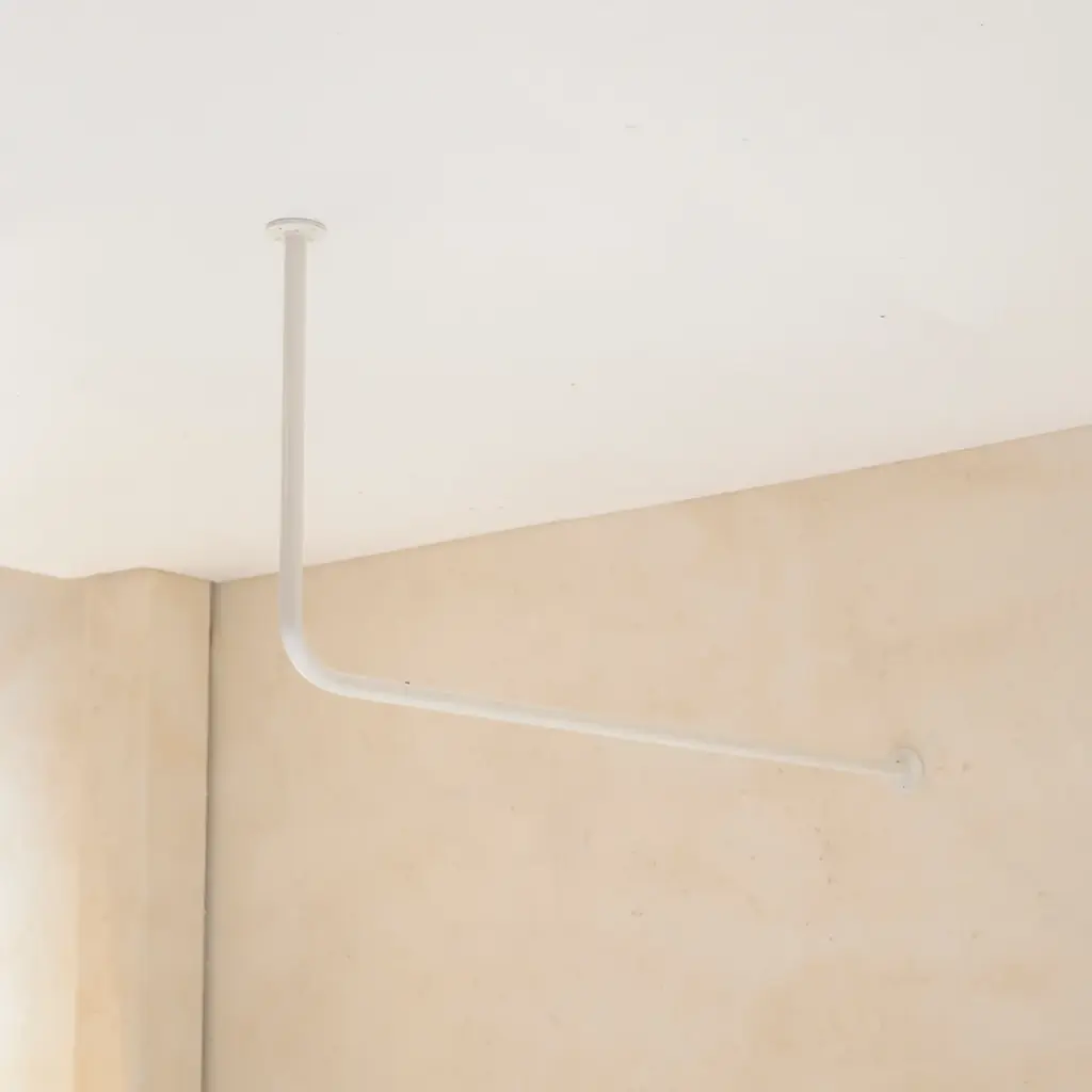 生活感がにじみやすい室内干しを、すっきりと美しく。天吊りハンガーバーに新色「グレージュ」登場 画像 8