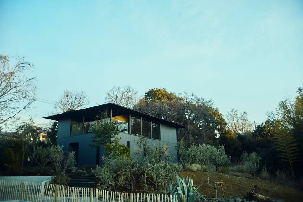 火を囲み、調理を楽しむ宿泊体験を。伊豆高原にセルフオーベルジュ型プライベートヴィラ「Ｈｉｉｒｅ」をオープン 画像 1