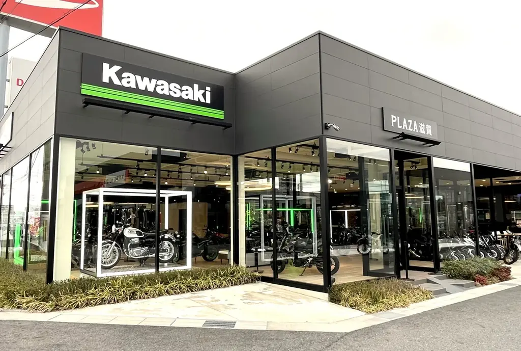 カワサキ プラザ滋賀、木目調の明るい店内にリニューアル