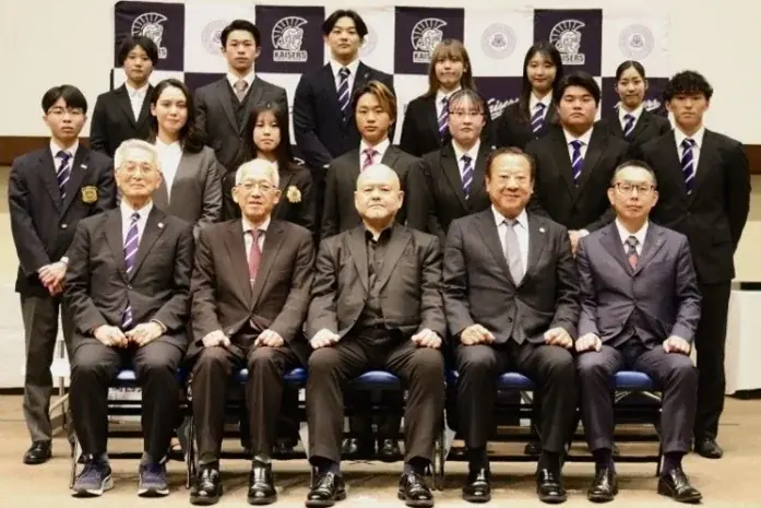 ◆ワールドユニバ―シティゲームズ優勝の山口選手らを表彰◆ 関西大学が第34回大島鎌吉スポーツ文化賞授与式を開催 【日時】3月11日（水）13時～ 【場所】千里山キャンパス第２学舎BIGホール 画像 1